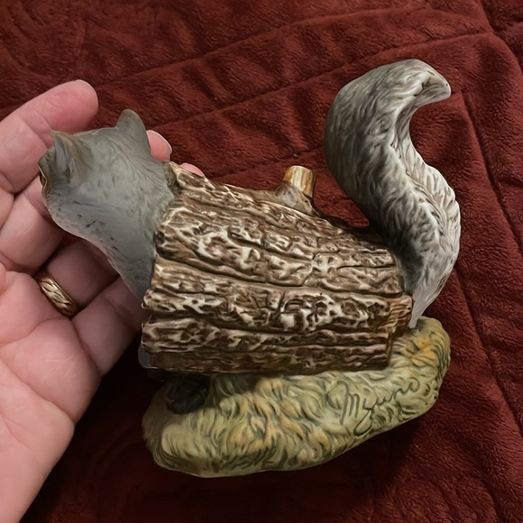 SQUIRREL! VTG Homco Masterpiece Porcelain Squirrel Figurine Signed Mizuno 1986 - Picture 11 of 13